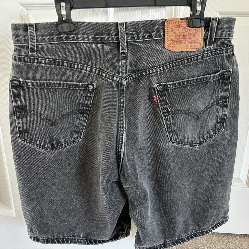 Vintage Men’s Levi faded Black 550 relaxed fit Jean shorts Black 36” W x 20” L